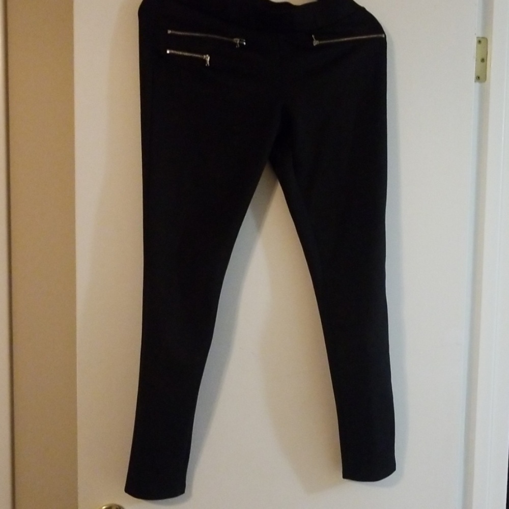 Black skinny pants